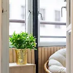 Parkside Charm - - 6 Guests - Everything Included - Gruenerlokka Apartman *