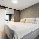 Apartman Parkside Charm - - 6 Guests - Everything Included - Gruenerlokka