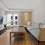 Parkside Charm - - 6 Guests - Everything Included - Gruenerlokka Apartman