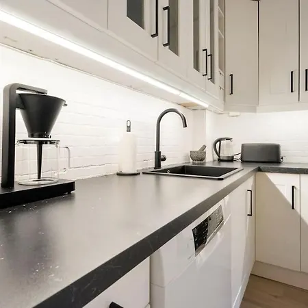 Daire Parkside Charm - - 6 Guests - Everything Included - Gruenerlokka *